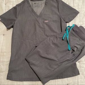 S Figs graphite Scrub Top & Jogger Pants